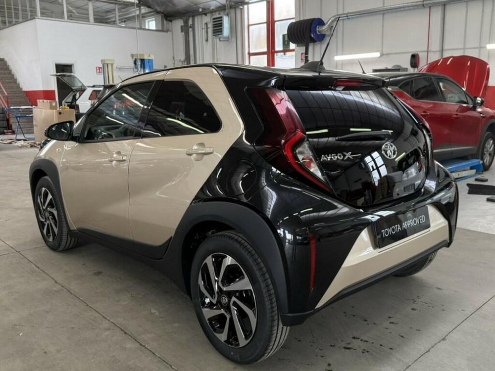 Toyota Aygo X nuova a Monza e Brianza (4)