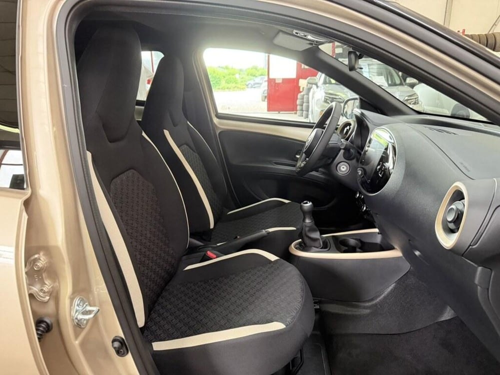 Toyota Aygo X nuova a Monza e Brianza (9)