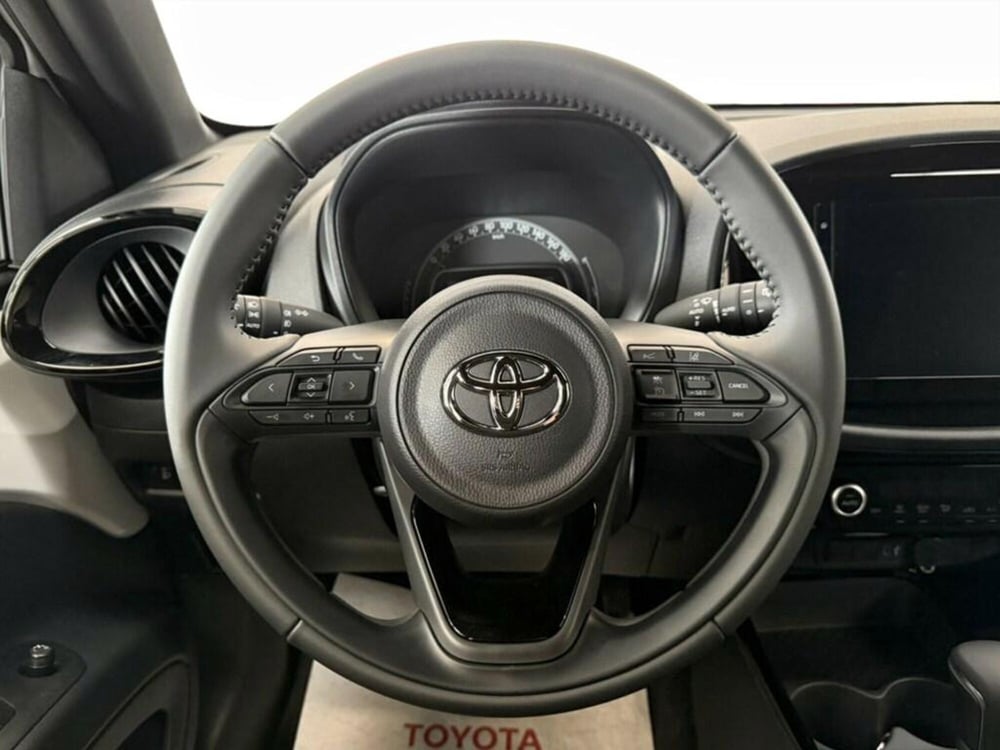 Toyota Aygo X nuova a Monza e Brianza (7)