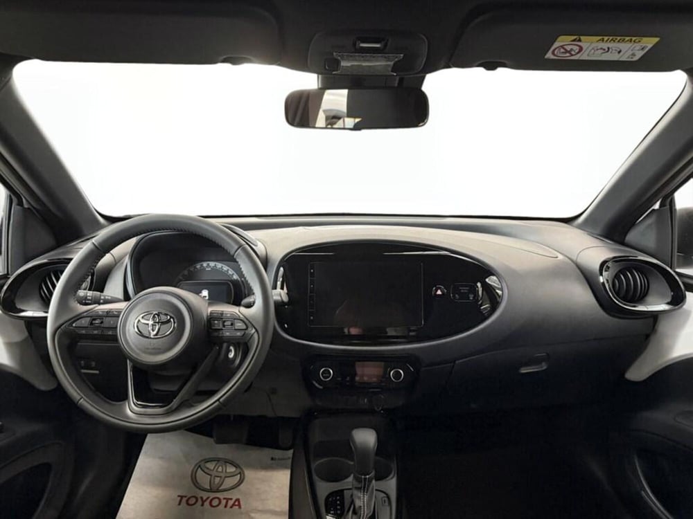 Toyota Aygo X nuova a Monza e Brianza (8)