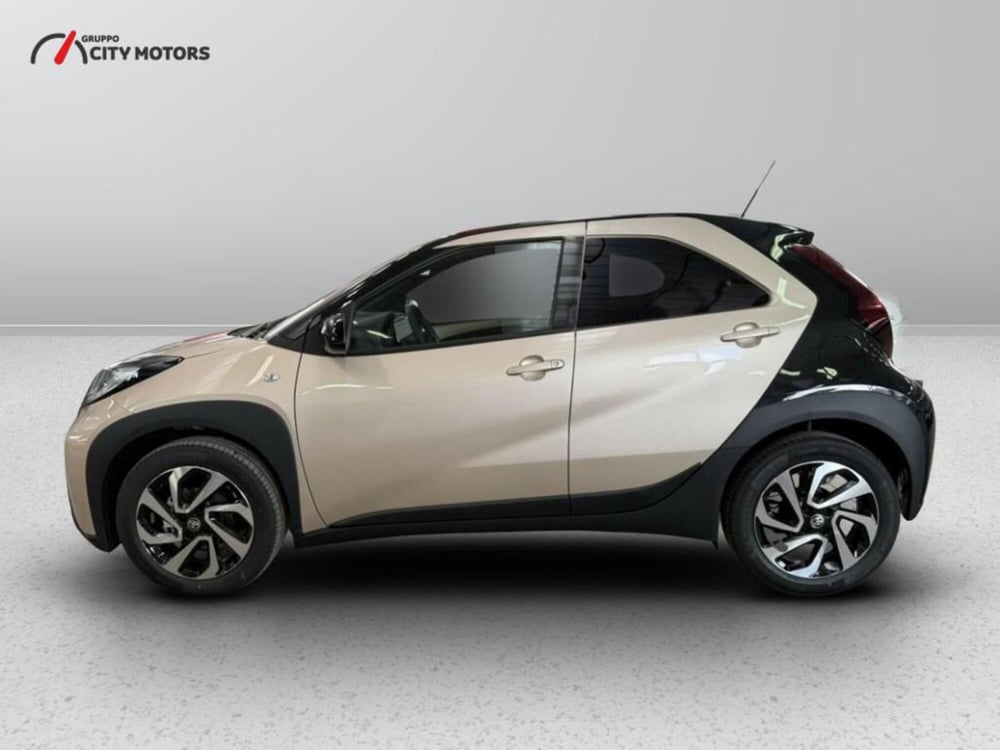 Toyota Aygo X nuova a Monza e Brianza (2)