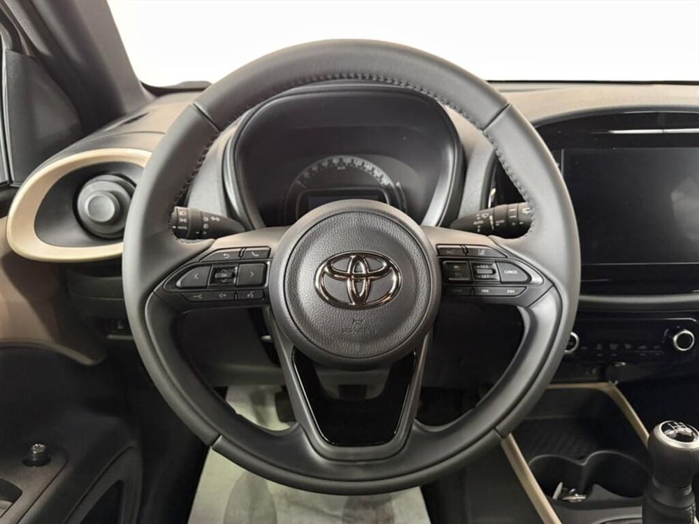 Toyota Aygo X nuova a Monza e Brianza (6)