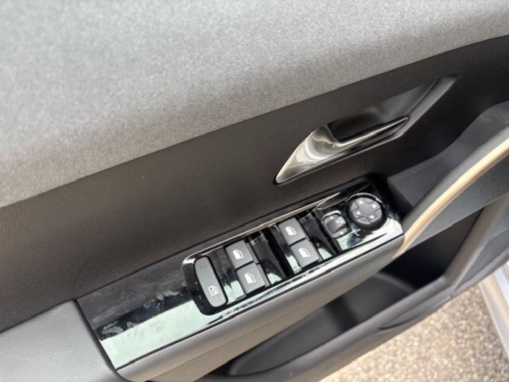 Lancia Ypsilon nuova a Varese (13)