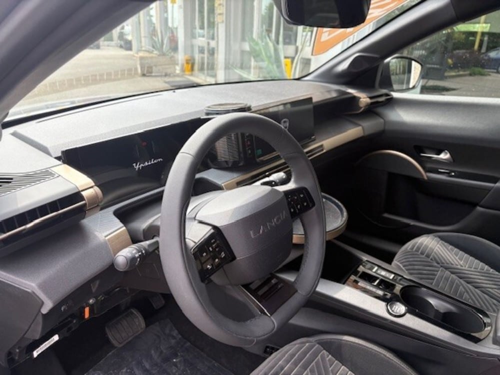 Lancia Ypsilon nuova a Varese (14)