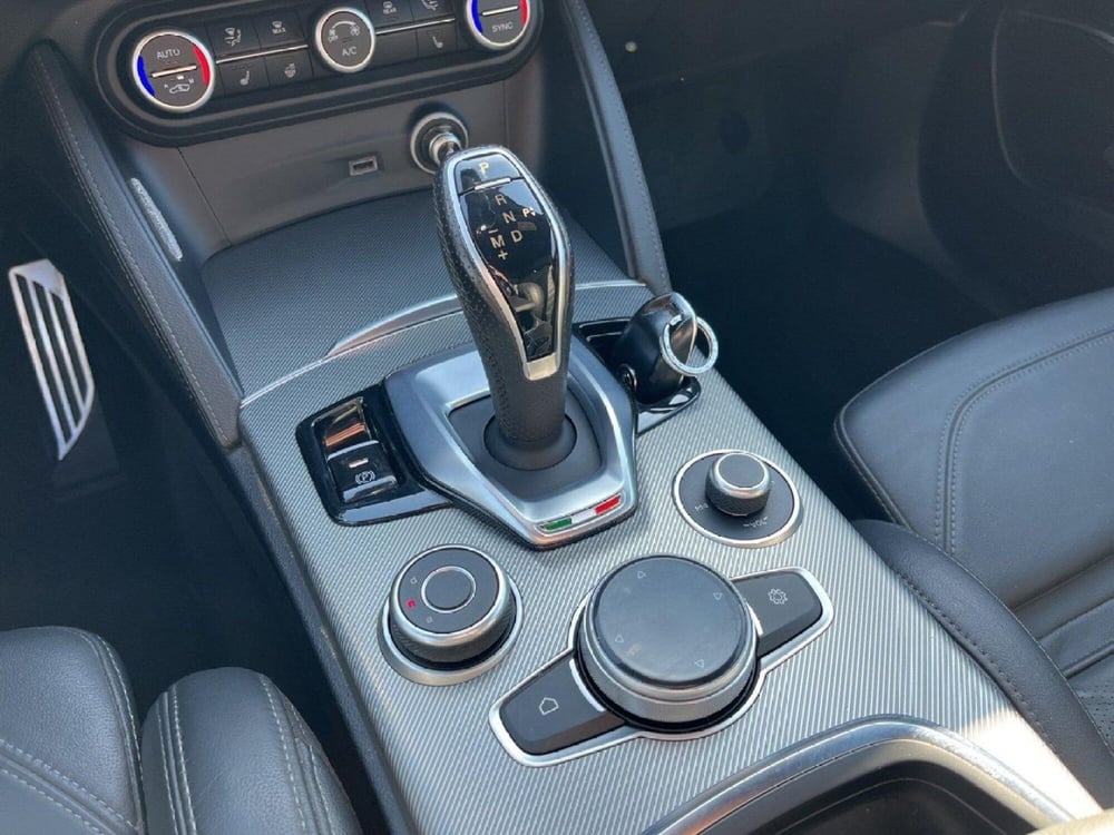 Alfa Romeo Stelvio usata a Torino (14)