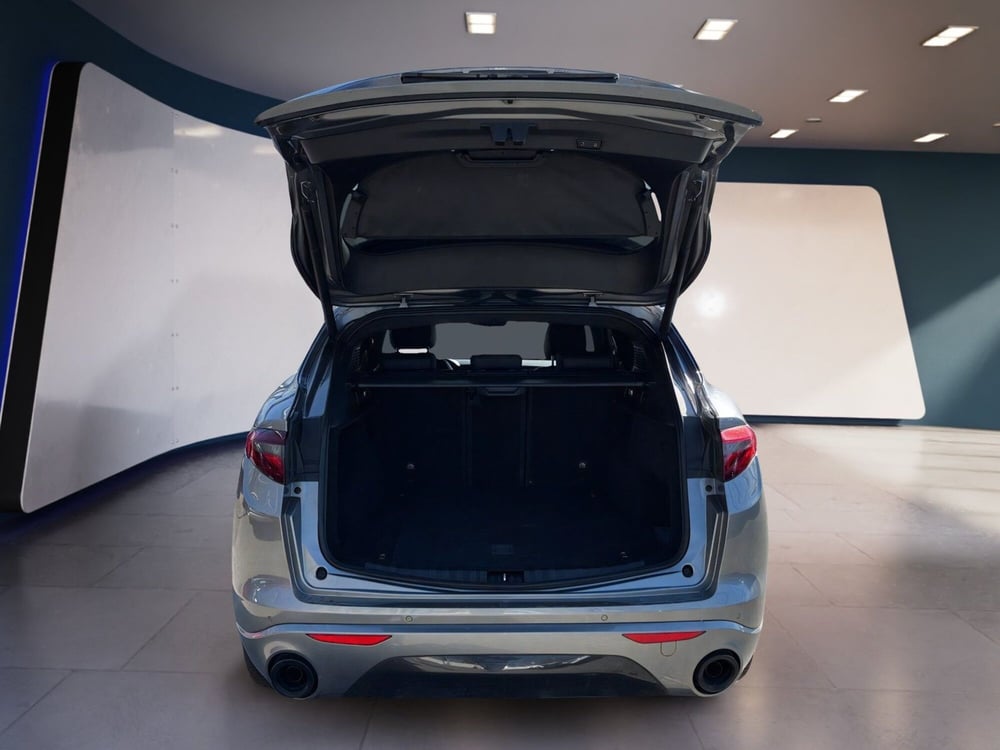 Alfa Romeo Stelvio usata a Torino (7)