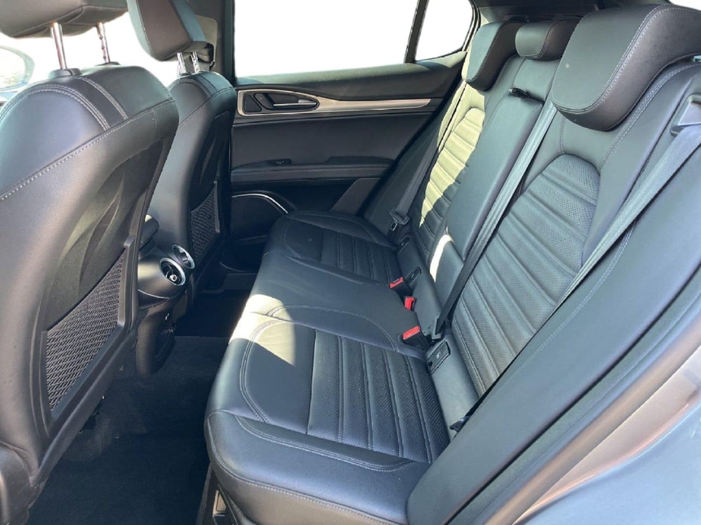 Alfa Romeo Stelvio usata a Torino (9)