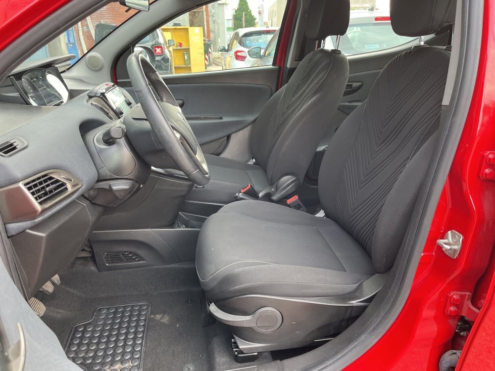 Lancia Ypsilon usata a Torino (10)