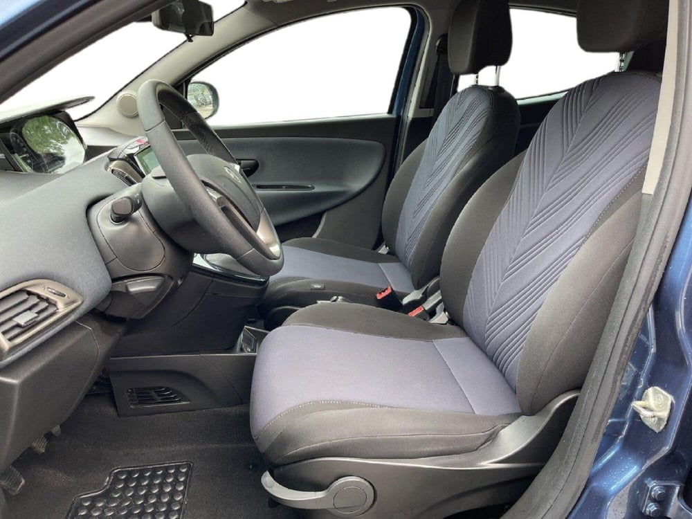 Lancia Ypsilon usata a Torino (10)
