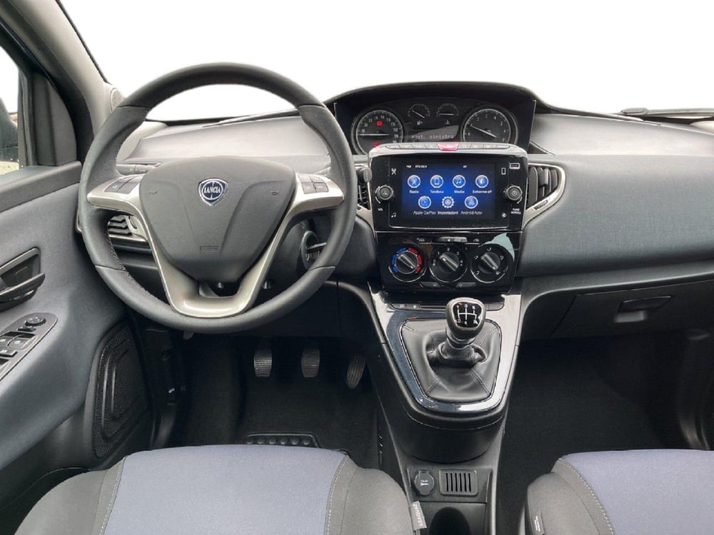 Lancia Ypsilon usata a Torino (11)
