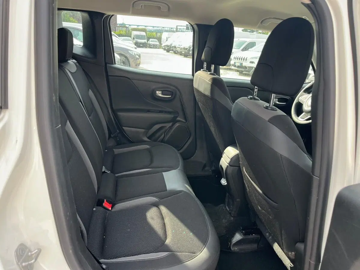 Jeep Renegade usata a Milano (14)
