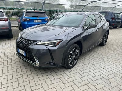 Lexus UX Hybrid 4WD Executive del 2019 usata a Milano