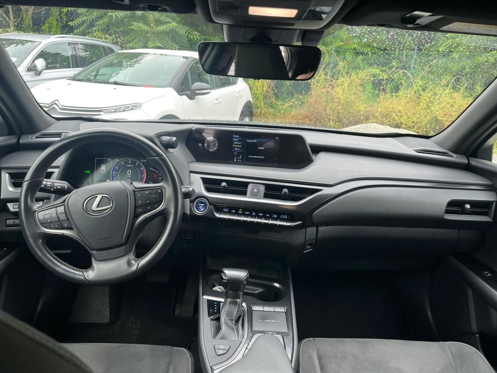 Lexus UX usata a Milano (17)