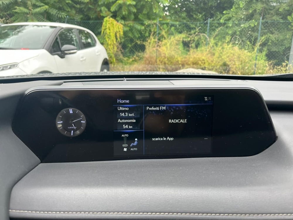 Lexus UX usata a Milano (18)