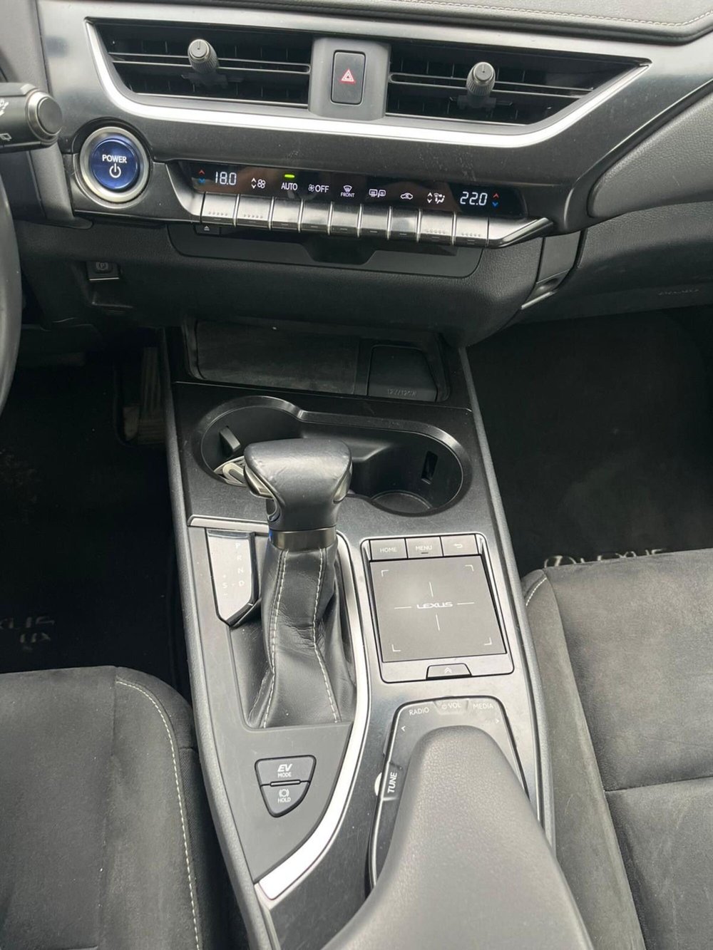 Lexus UX usata a Milano (19)