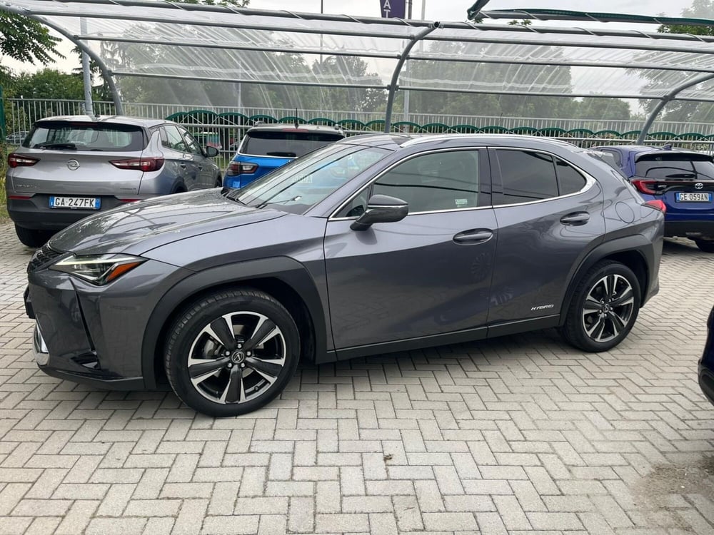 Lexus UX usata a Milano (4)