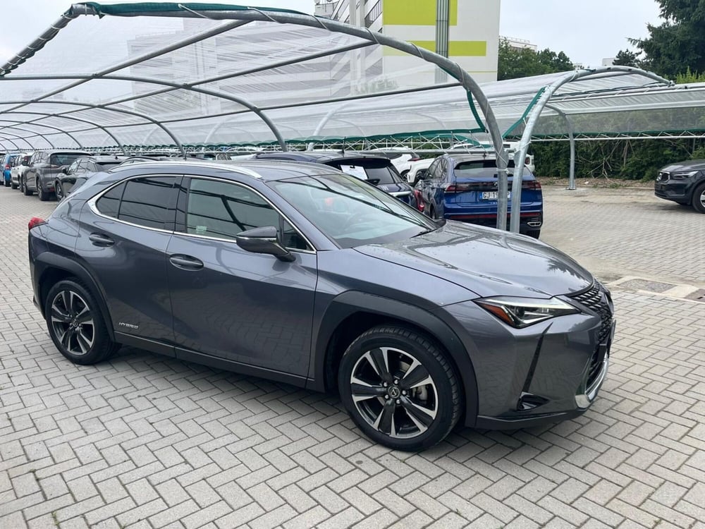 Lexus UX usata a Milano (5)
