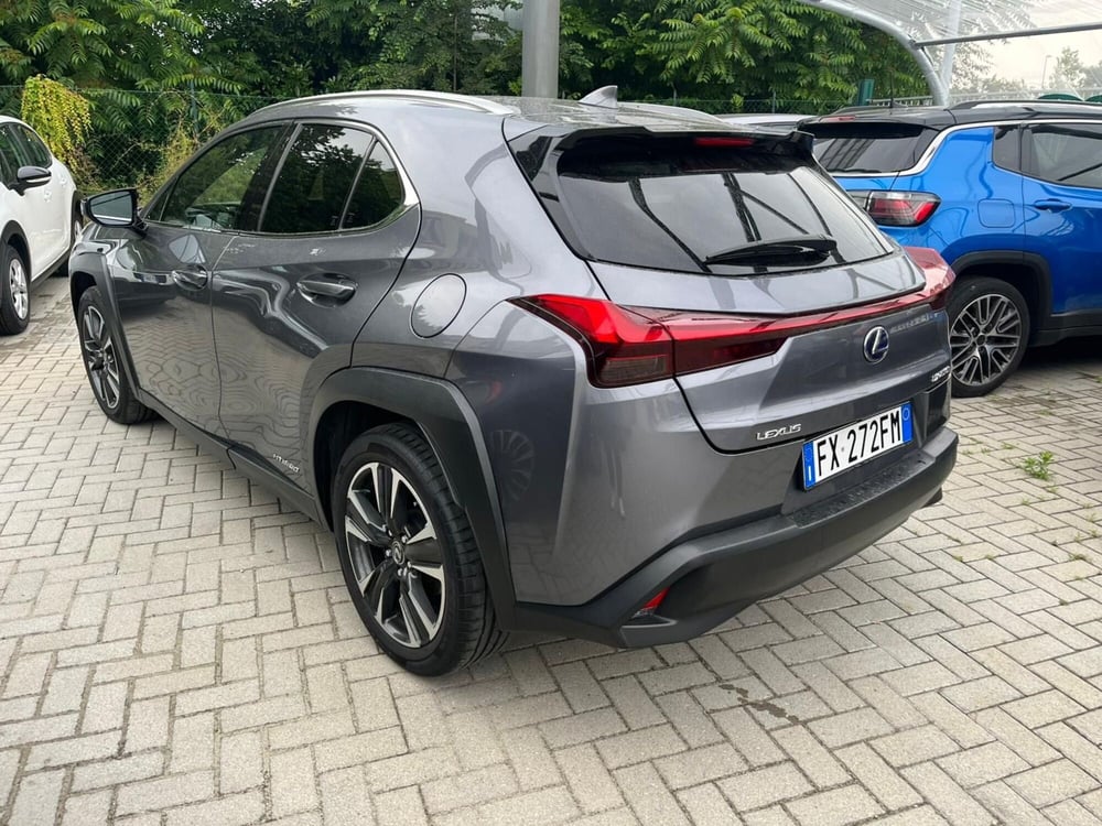 Lexus UX usata a Milano (6)