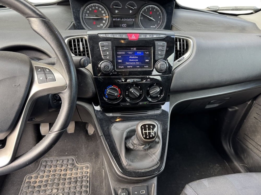 Lancia Ypsilon usata a Pistoia (11)