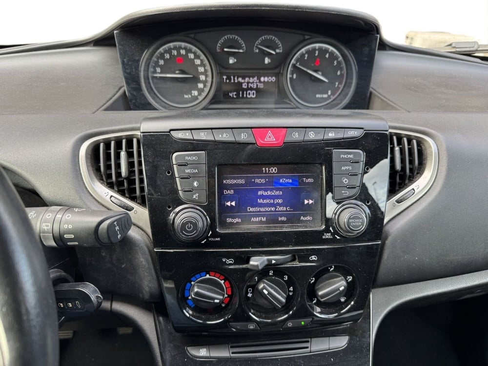 Lancia Ypsilon usata a Pistoia (15)