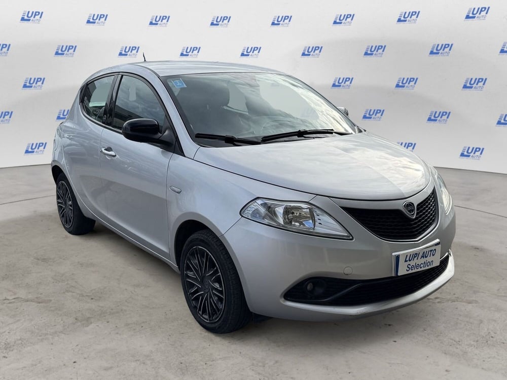Lancia Ypsilon usata a Pistoia (3)