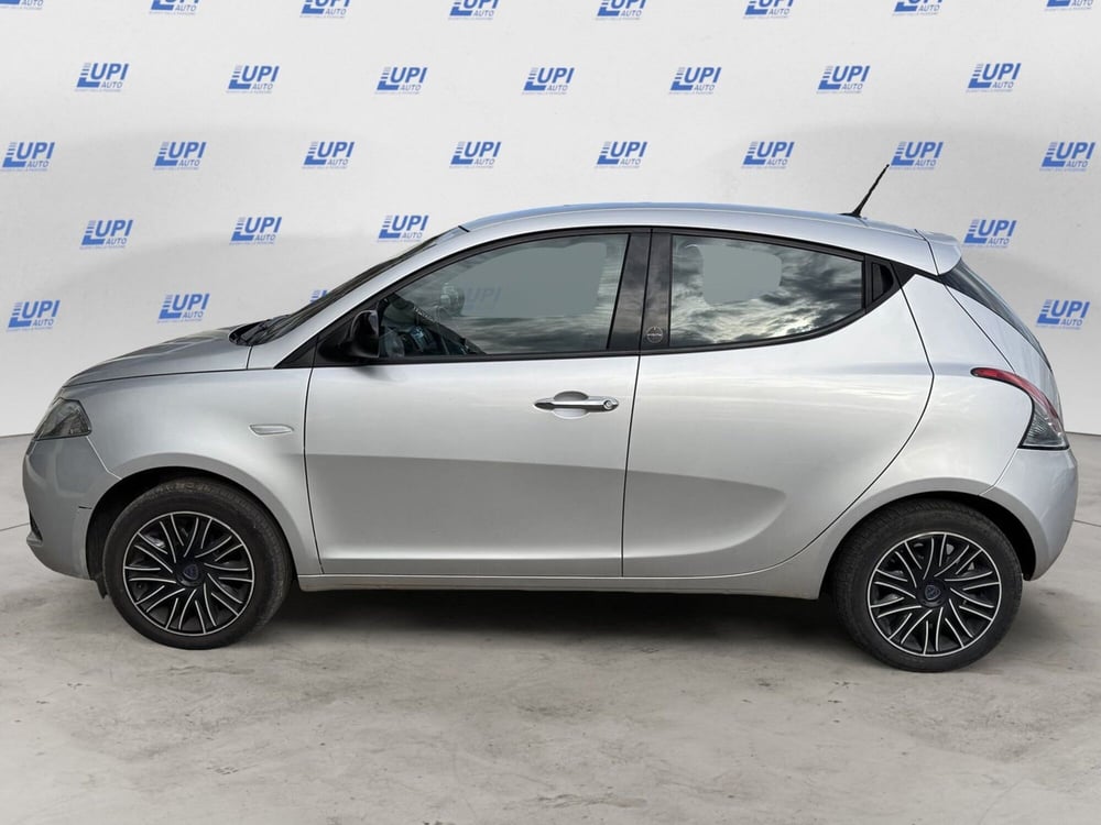 Lancia Ypsilon usata a Pistoia (5)