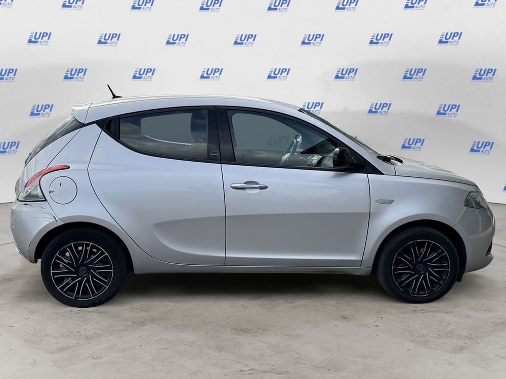 Lancia Ypsilon usata a Pistoia (7)
