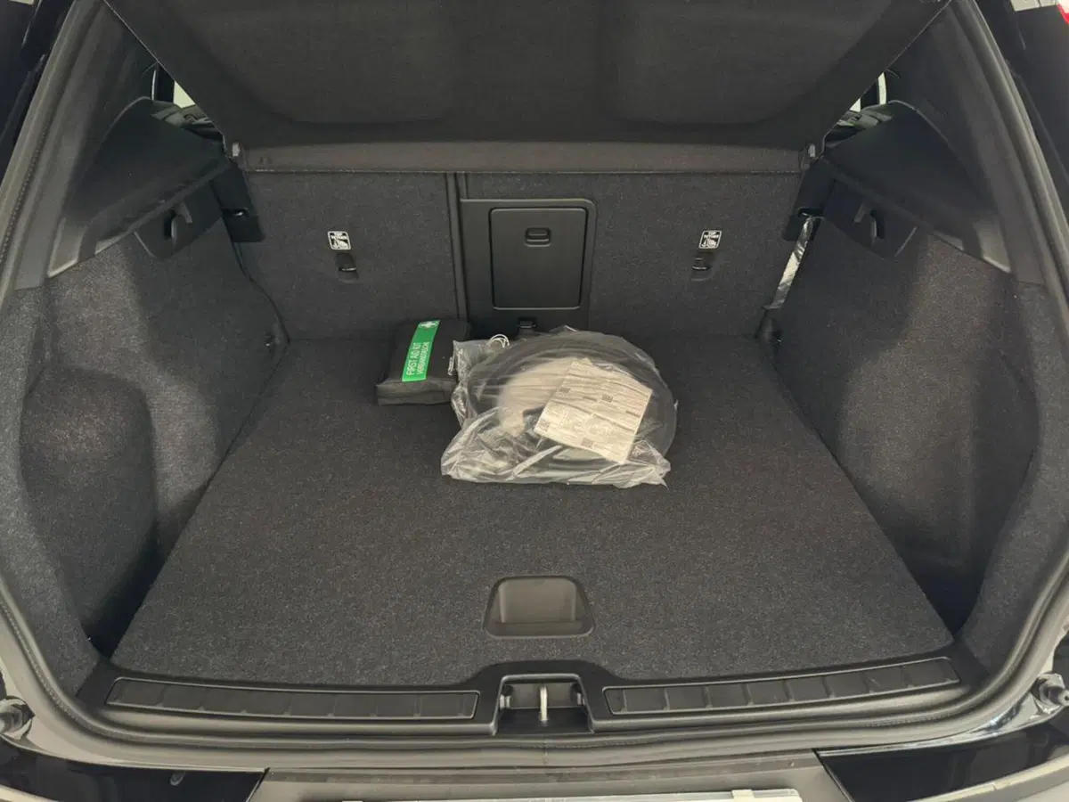 Volvo EX40 nuova a Como (19)