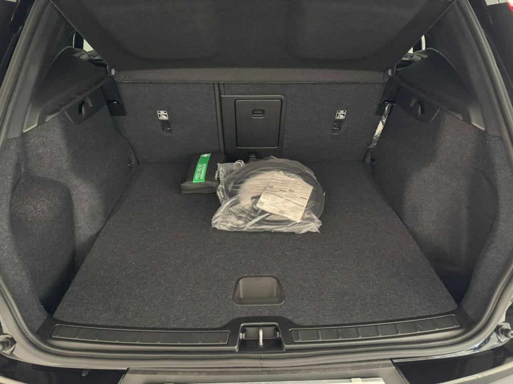Volvo EX40 nuova a Como (19)