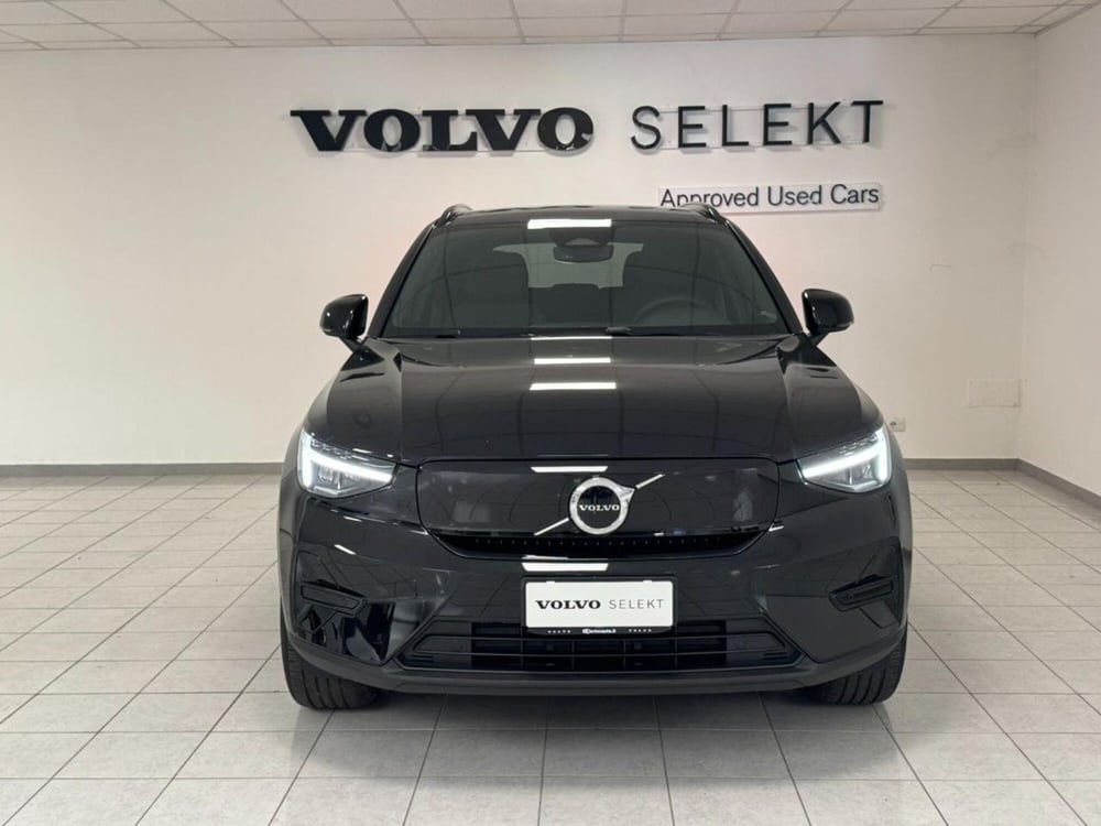 Volvo EX40 nuova a Como (3)