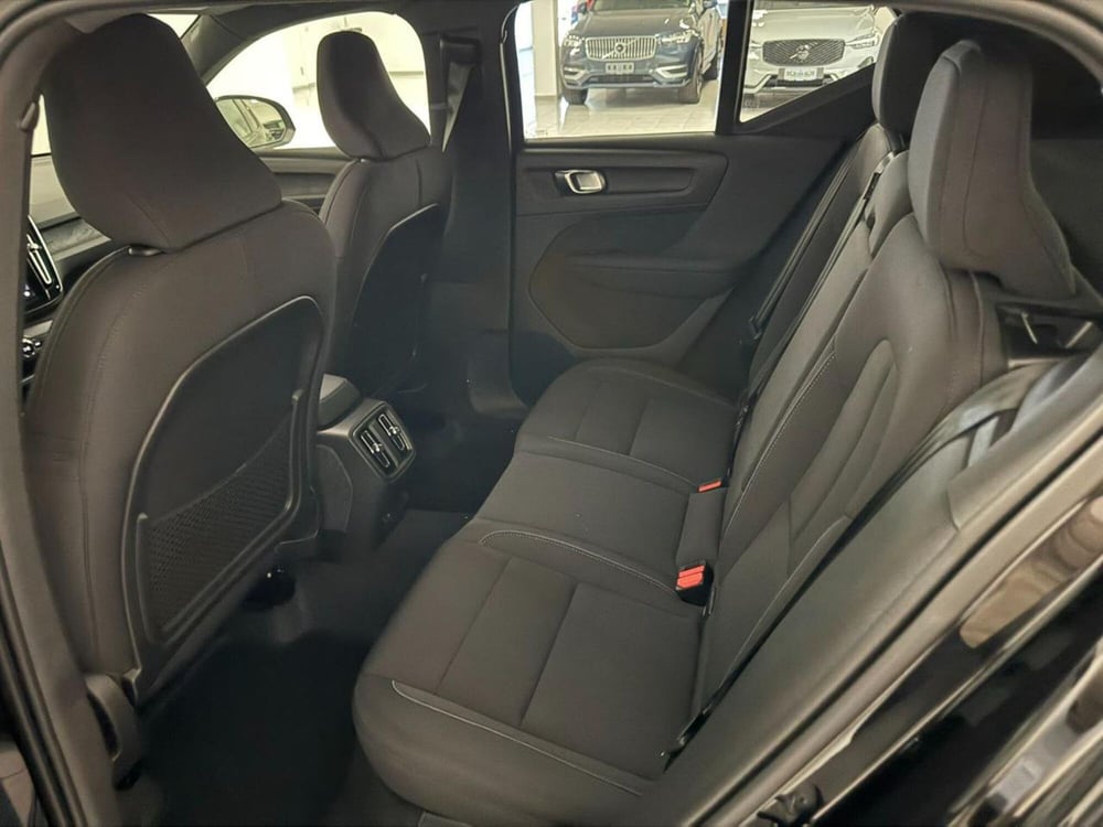 Volvo EX40 nuova a Como (6)