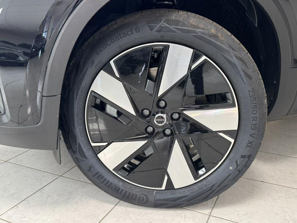 Volvo EX40 nuova a Como (9)