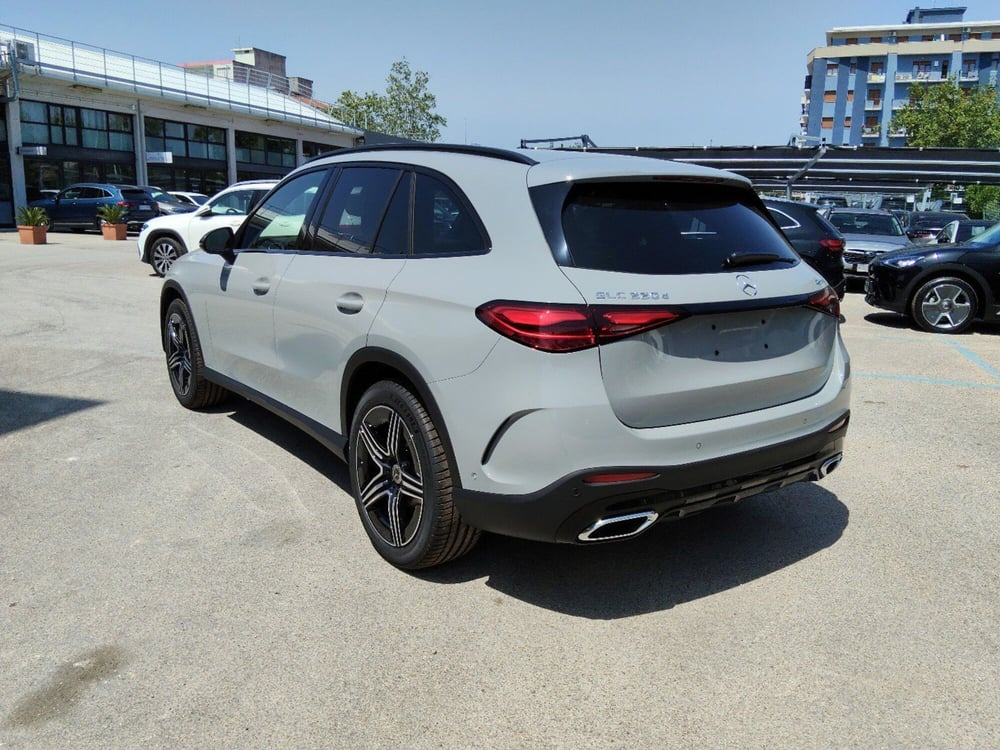 Mercedes-Benz GLC SUV nuova a Pescara (4)