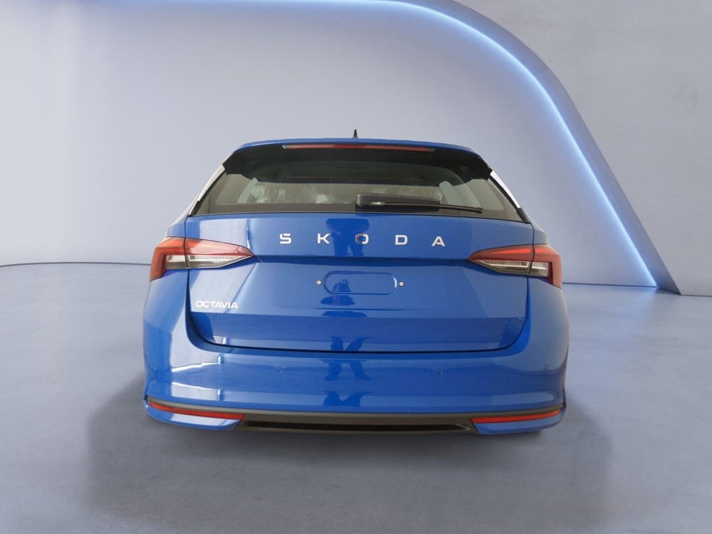 Skoda Octavia Station Wagon nuova a Torino (12)