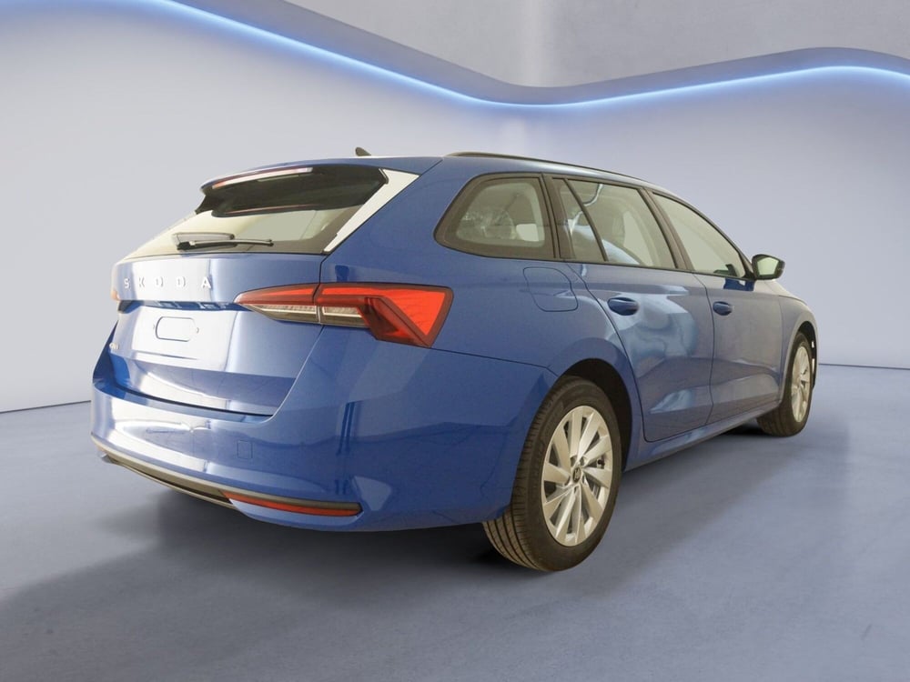 Skoda Octavia Station Wagon nuova a Torino (13)