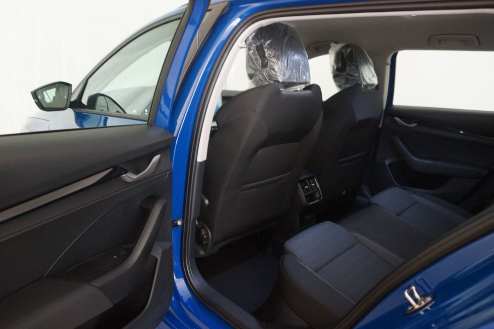 Skoda Octavia Station Wagon nuova a Torino (17)