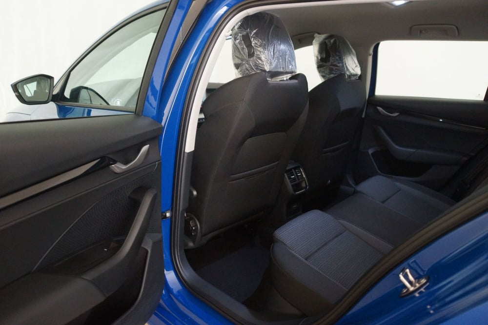Skoda Octavia Station Wagon nuova a Torino (18)