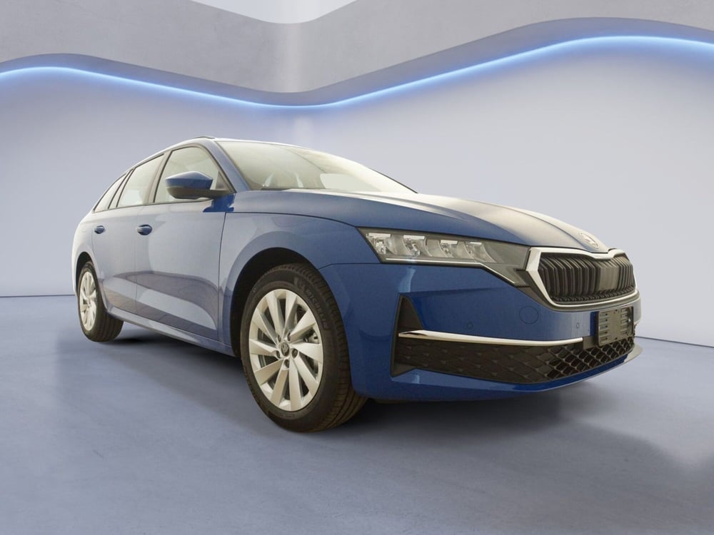 Skoda Octavia Station Wagon nuova a Torino (2)
