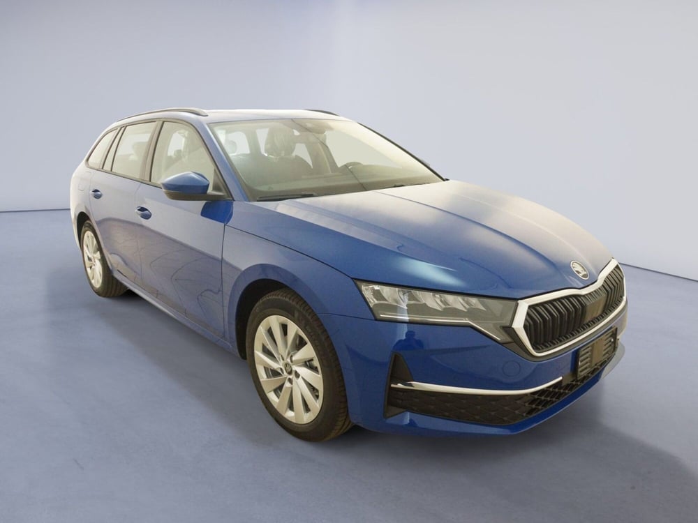Skoda Octavia Station Wagon nuova a Torino (3)