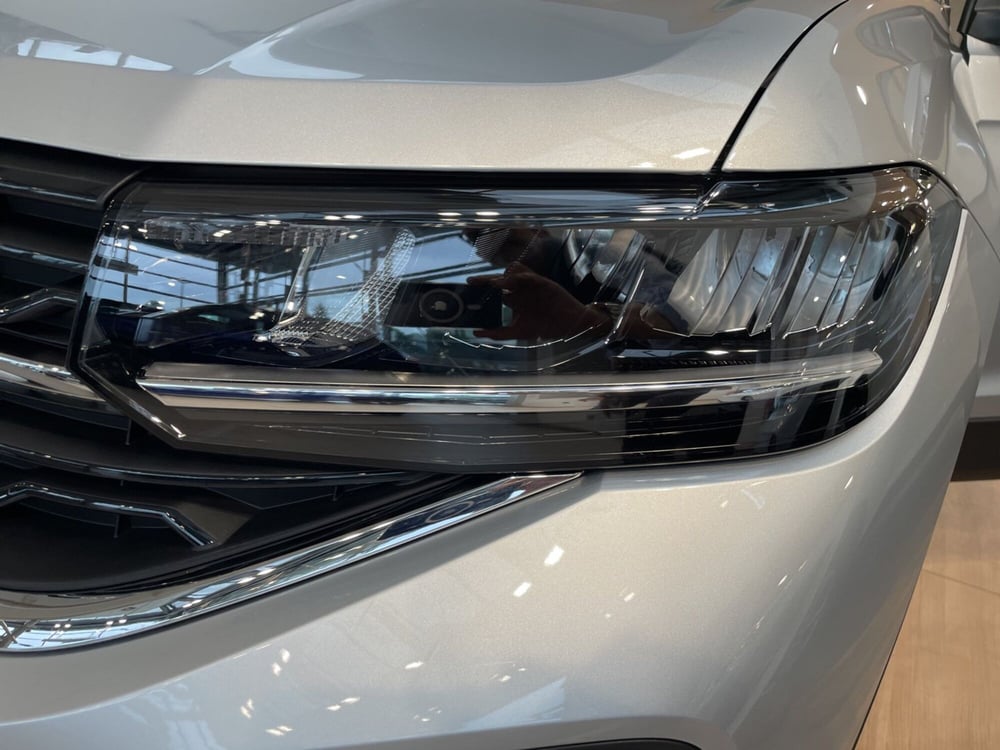 Volkswagen T-Cross nuova a Varese (17)