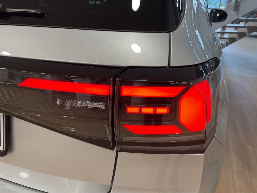 Volkswagen T-Cross nuova a Varese (18)