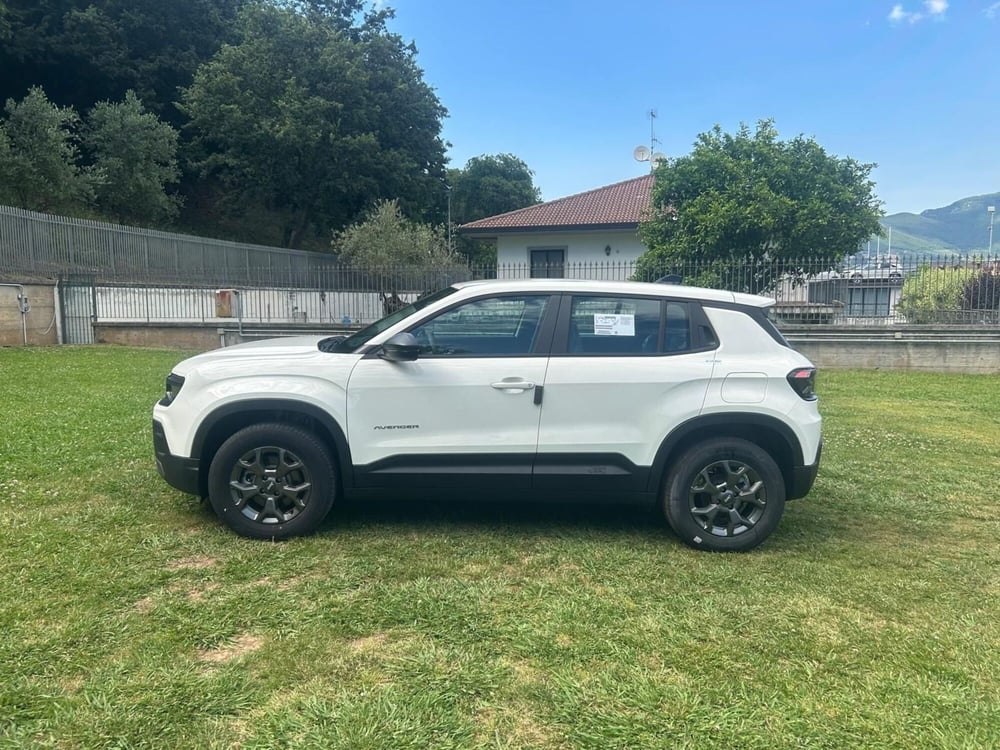 Jeep Avenger nuova a Salerno (10)