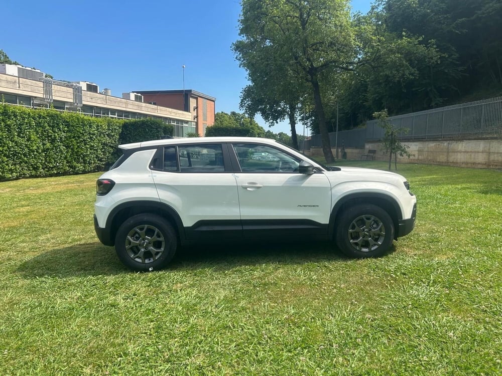 Jeep Avenger nuova a Salerno (11)