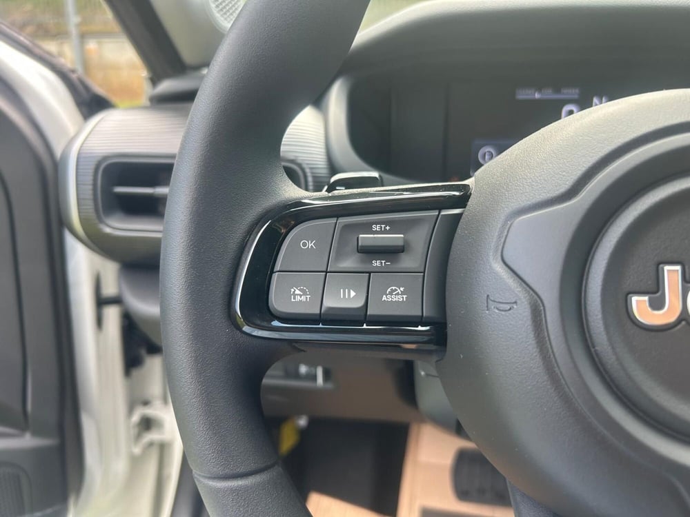 Jeep Avenger nuova a Salerno (16)