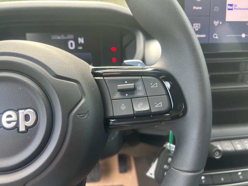 Jeep Avenger nuova a Salerno (17)