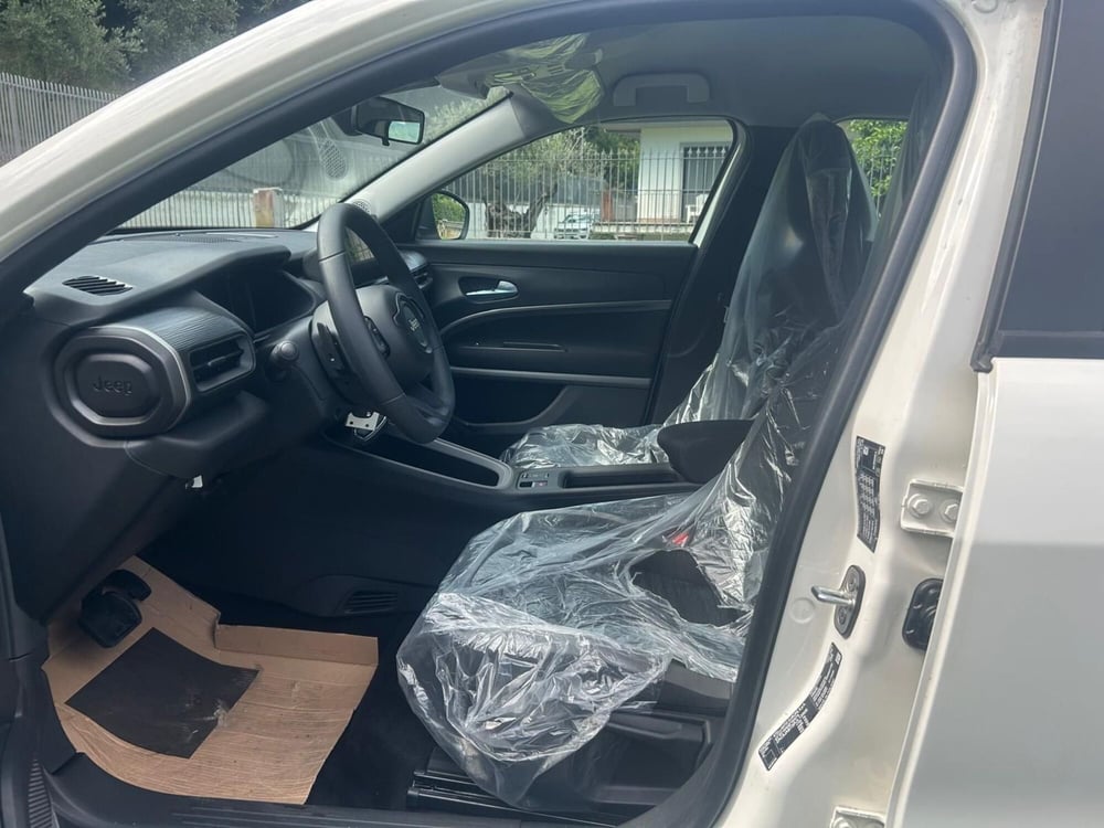 Jeep Avenger nuova a Salerno (6)