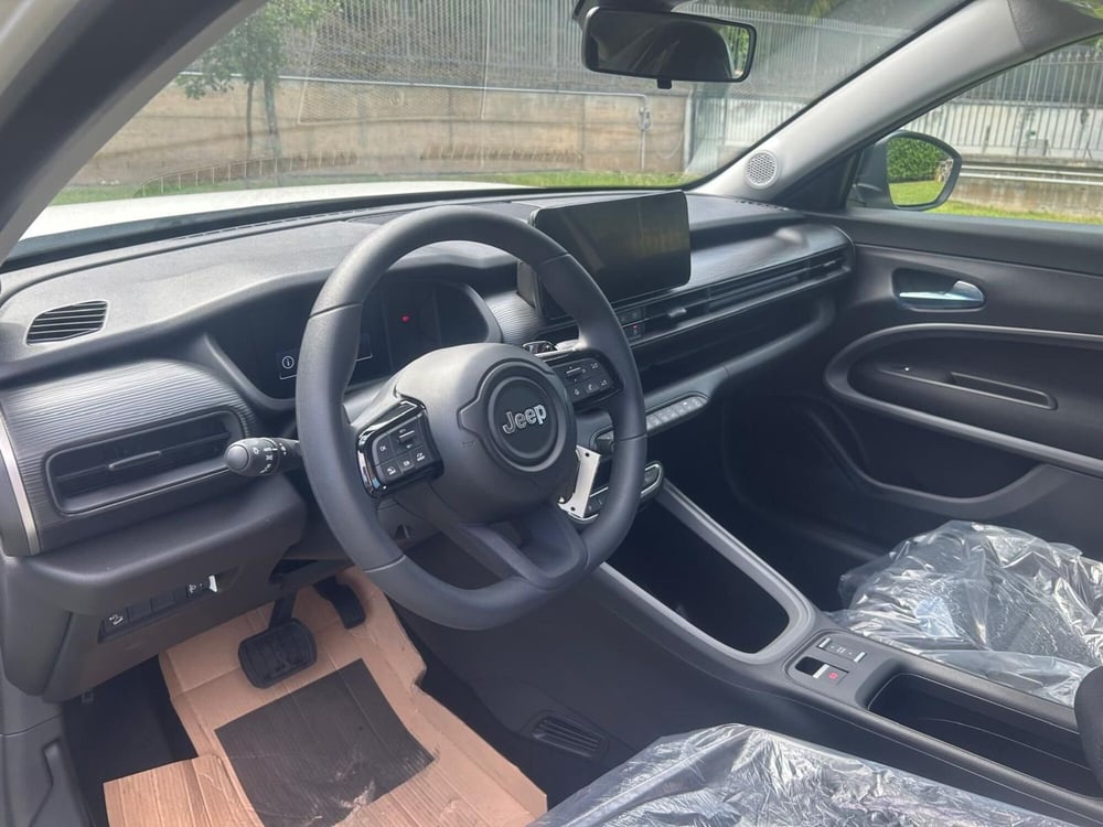 Jeep Avenger nuova a Salerno (8)
