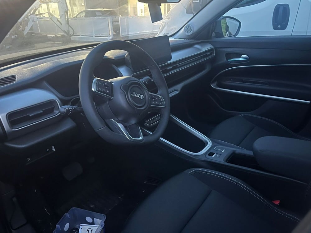 Jeep Avenger nuova a Salerno (5)