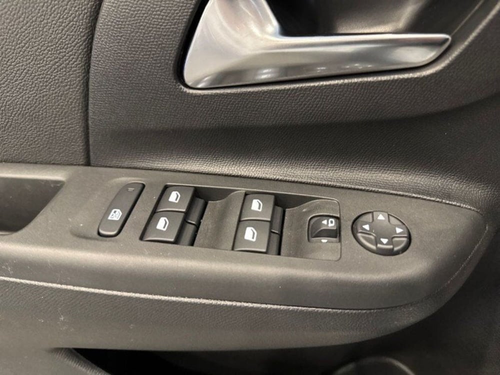 Opel Corsa nuova a Lecco (11)