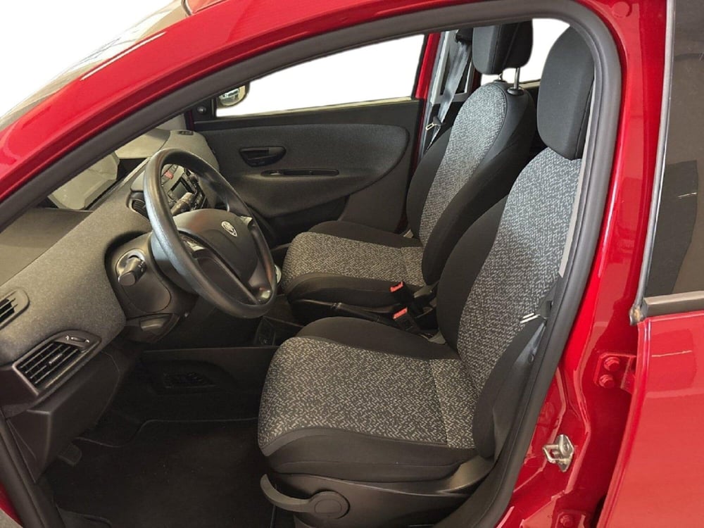 Lancia Ypsilon usata a Arezzo (13)